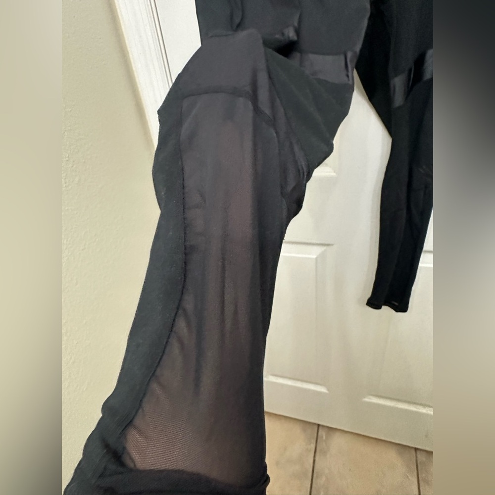 Fabletics black and mesh leggings size 1X - Picture 4 of 7